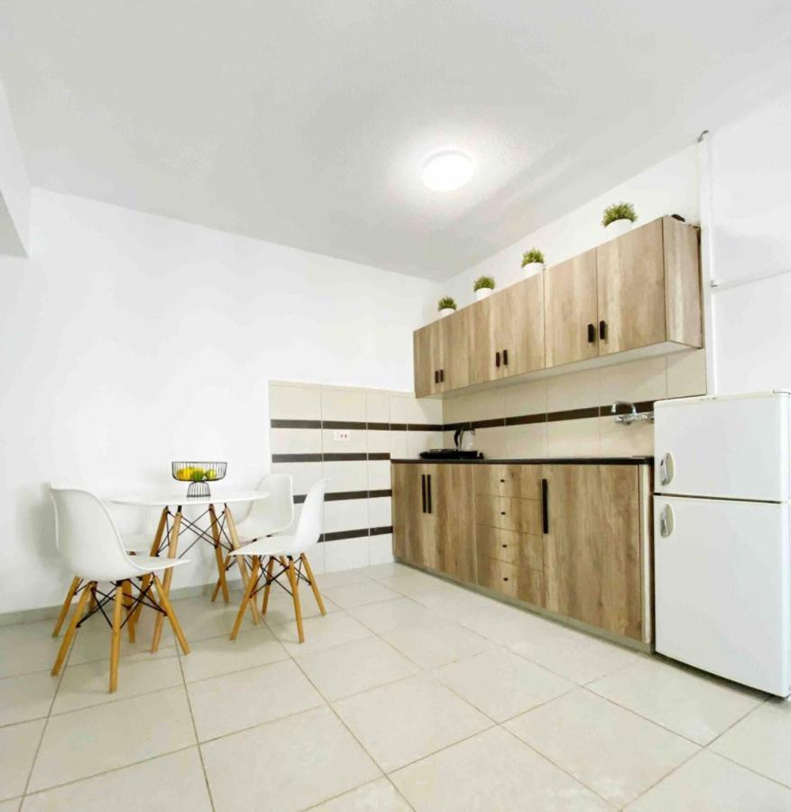 Flat In The Heart Of Ayia Napa/Центр Айя Напы Apartamento Exterior foto